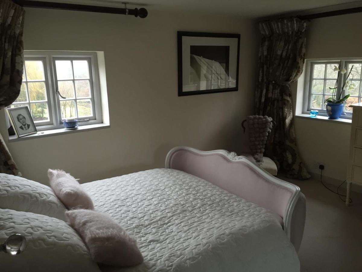 Castle Mill Bed And Breakfast Dorking Exterior foto
